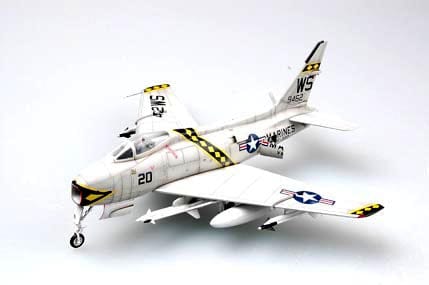 600 - HobbyBoss - 80313 - North American FJ-4B Fury - unpainted model