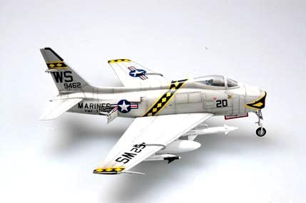 601 - HobbyBoss - 80313 - North American FJ-4B Fury - unpainted model