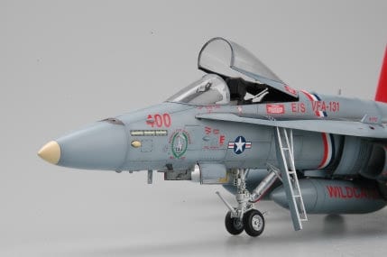 702 - HobbyBoss - 80321 - McDonnell Douglas F/A-18C Hornet - painted model