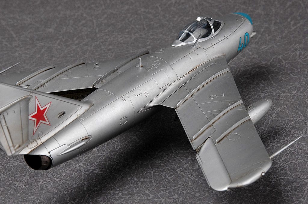 705 - HobbyBoss - 80336 - Mikoyan-Gurevich MiG-17PF Fresco D / Shenyang J-5A Fresco D - painted model