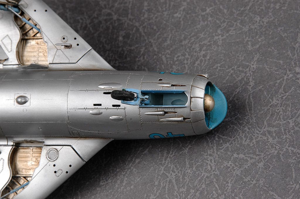 707 - HobbyBoss - 80336 - Mikoyan-Gurevich MiG-17PF Fresco D / Shenyang J-5A Fresco D - painted model