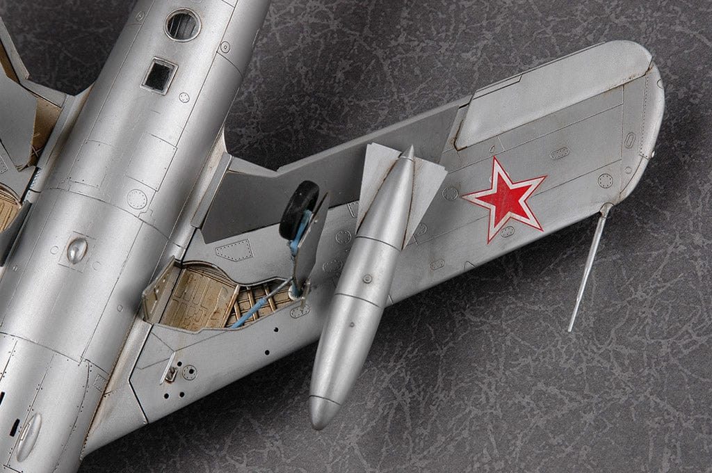 708 - HobbyBoss - 80336 - Mikoyan-Gurevich MiG-17PF Fresco D / Shenyang J-5A Fresco D - painted model