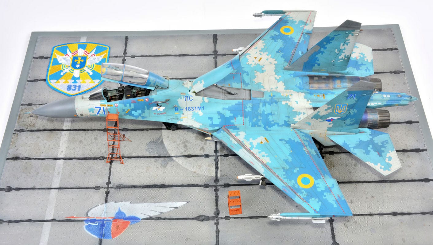 706 - HobbyBoss - 81713 - Sukhoi Su-27UB Flanker C - painted model