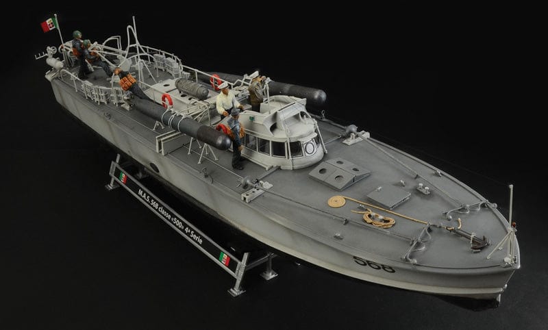 700 - Italeri - 5626 - MAS 563/568 with Crew - painted model