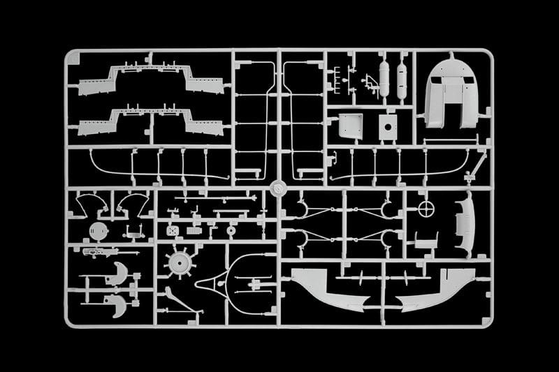 205 - Italeri - 5626 - MAS 563/568 with Crew - sprue
