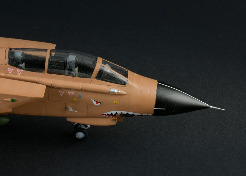 702 - Italeri - W35107 - Panavia Tornado GR1 / IDS [War Thunder] - painted model