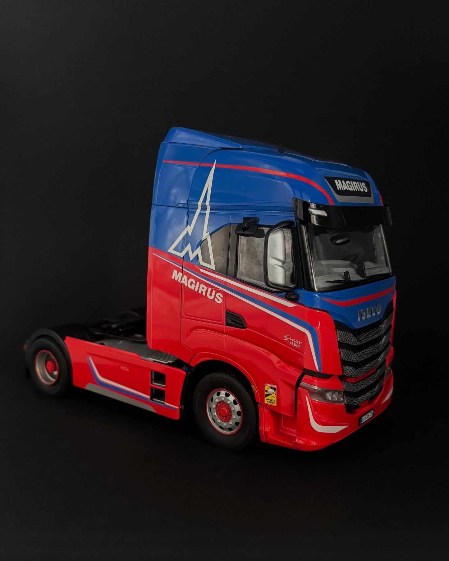 700 - Italeri - 3963 - IVECO Stralis S-Way - painted model