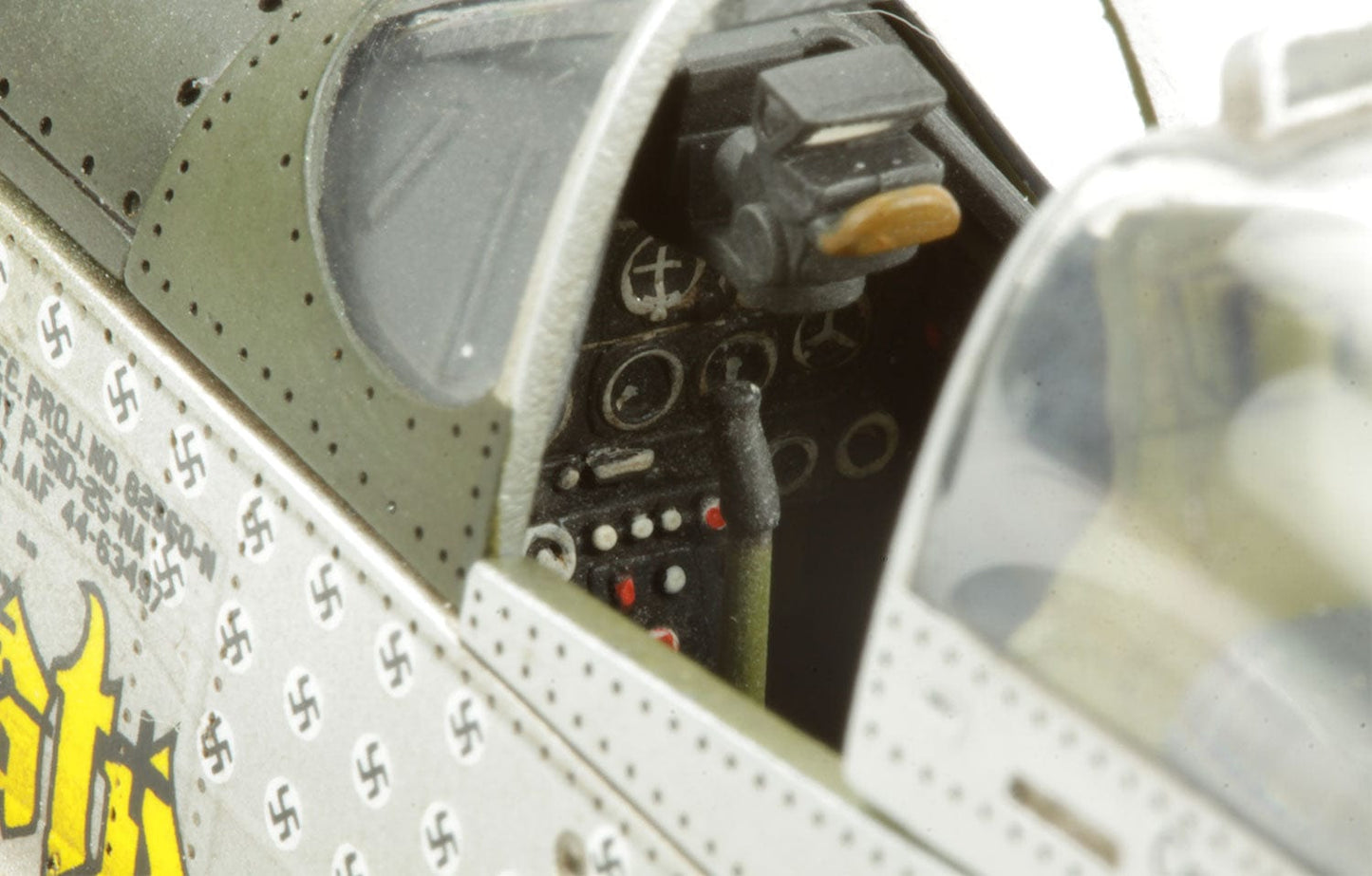 705 - painted model - The cockpit has outstanding details.