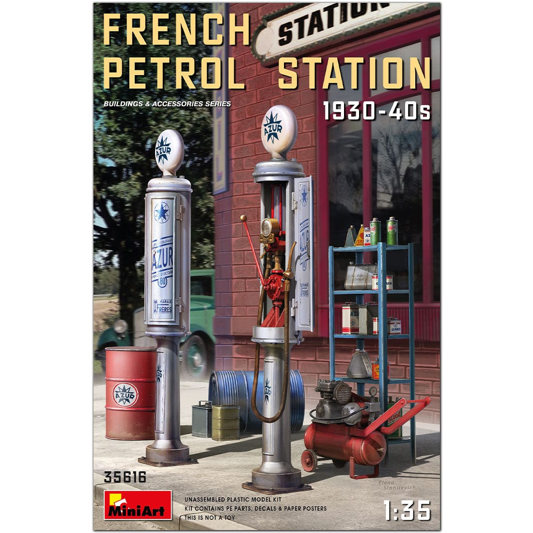 010 - Miniart - 35616 - French Petrol Station (1930s-40s) - primary image