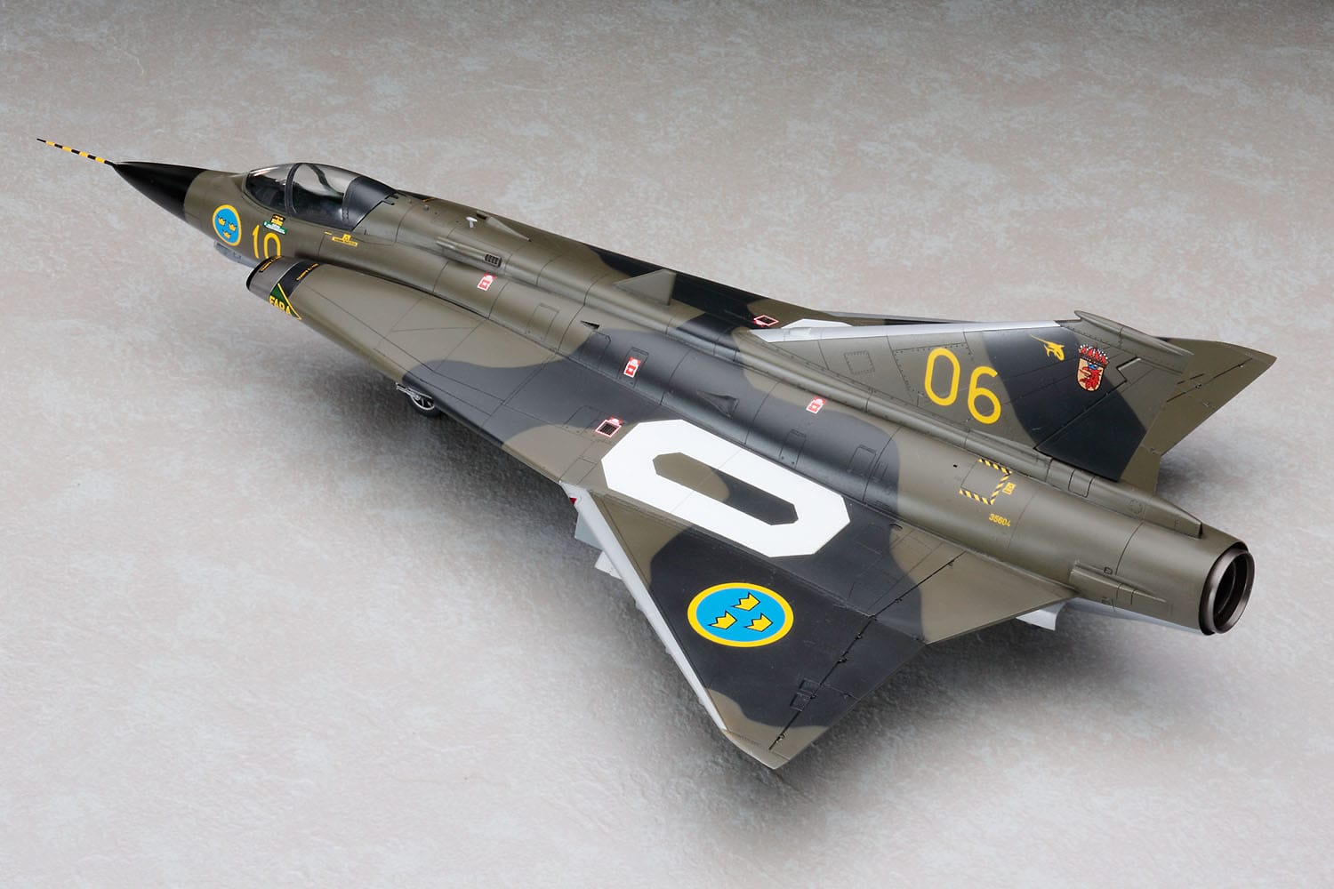 Hasegawa - PT41 - Saab J 35F2/J Draken - painted model