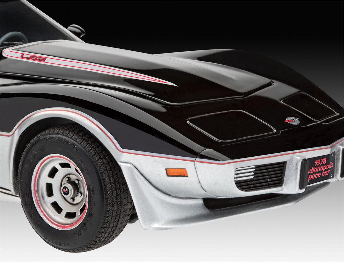 702 - Revell - 07646 - Chevrolet Corvette (1978) ‘Indy Pace Car’ - painted model