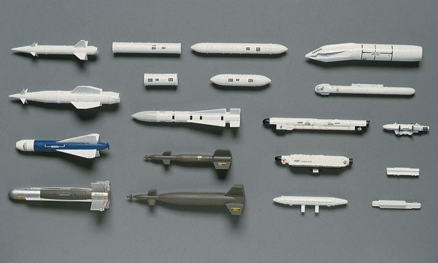 700 - Hasegawa - X482 - Aircraft Weapons Set B - United States Guided Bombs & Rocket Launchers - painted model