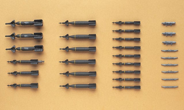 700 - Hasegawa - X7211 - Aircraft Weapons Set 6: United States Smart Bombs - painted model