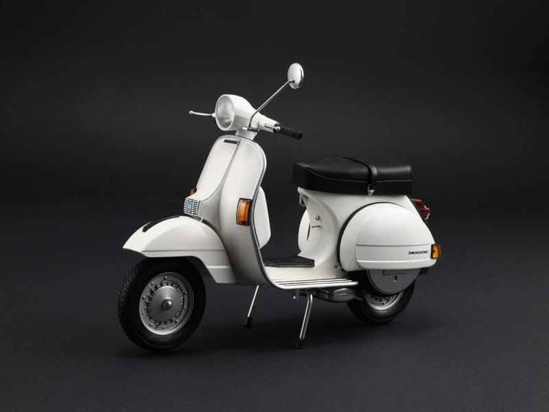 700 - Italeri - 4645 - Vespa PX 125/150 (1978) - painted model